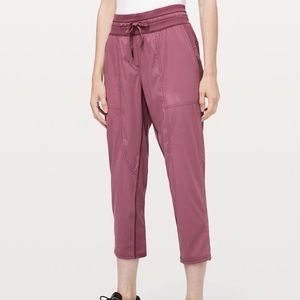 🚫SOLD🚫Lululemon dance studio crop